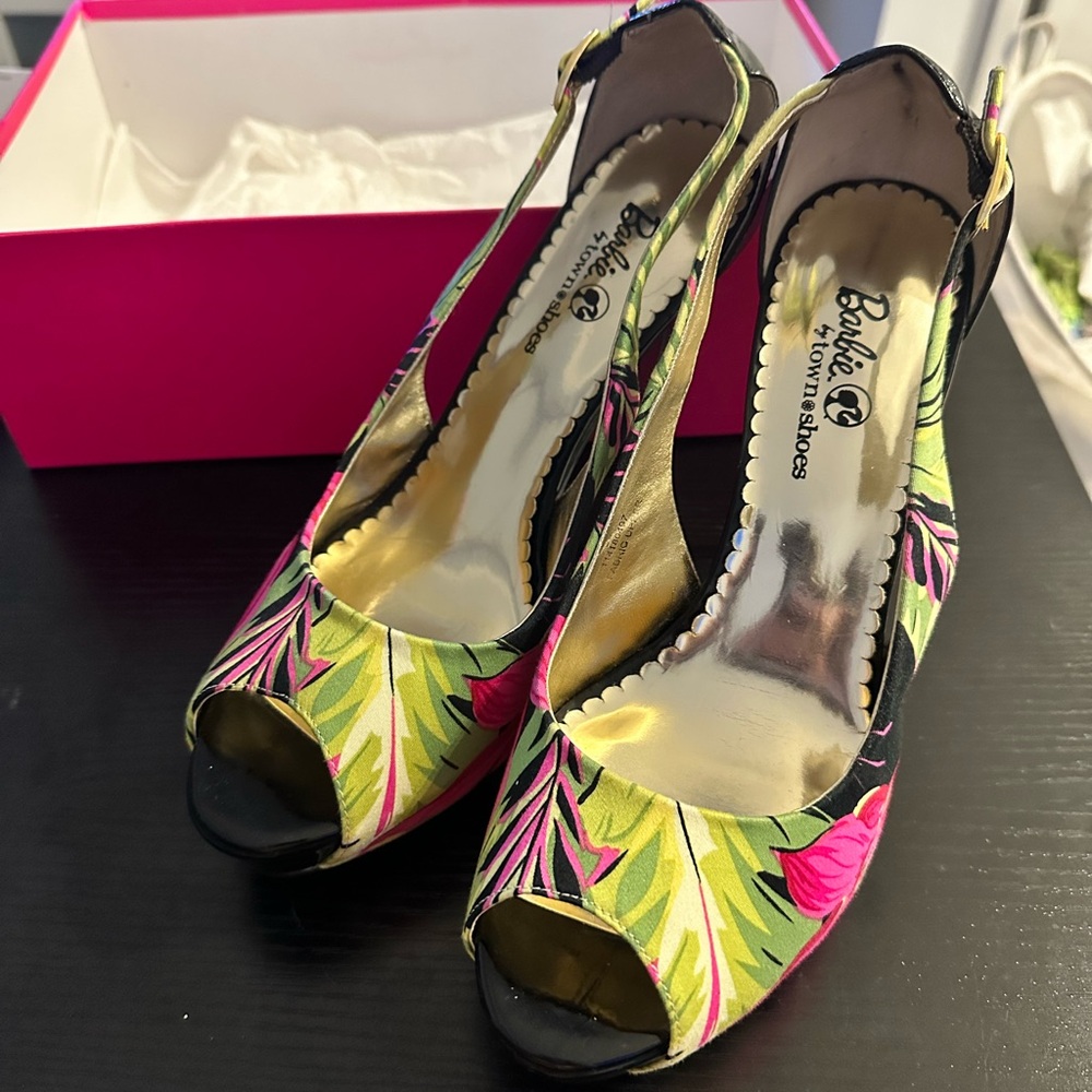 Barbie Women's Floral Peep Toe Heels - Black and Pink
